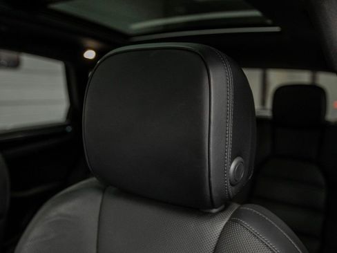 Used 2022 Porsche Macan S image 25