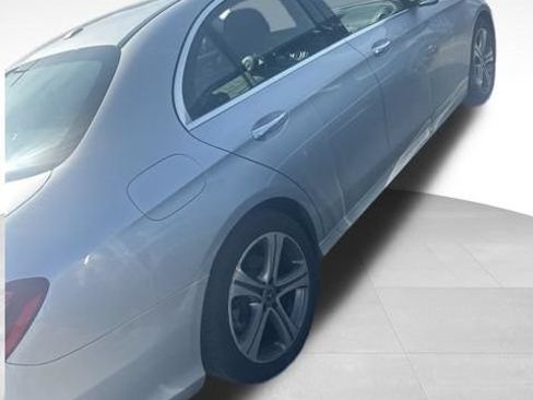 Used 2018 Mercedes-Benz E 300 4MATIC image 9