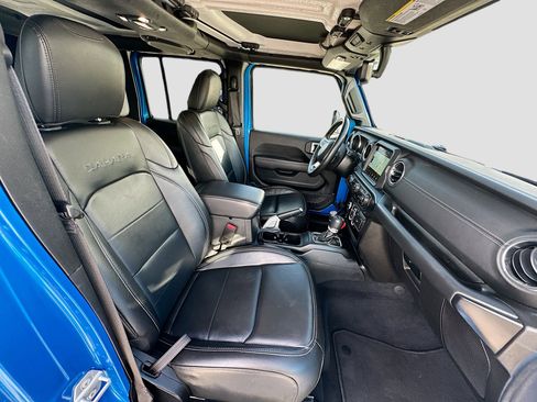 Used 2022 Jeep Wrangler Unlimited Sahara image 32