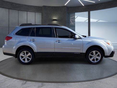 Used 2014 Subaru Outback 2.5i Premium AWD/4WD image 7