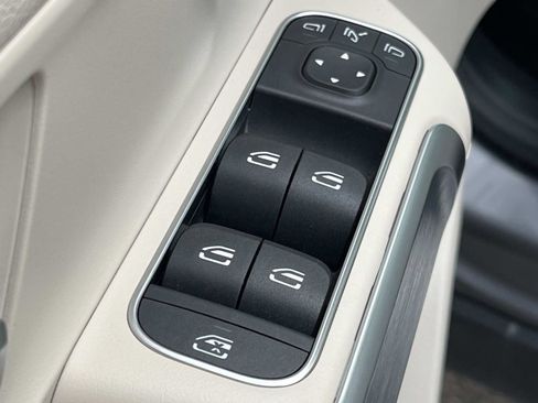 Certified 2025 Mercedes-Benz GLB 250 image 19