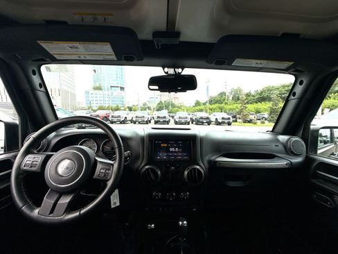 Used 2018 Jeep Wrangler Sport AWD/4WD image 21