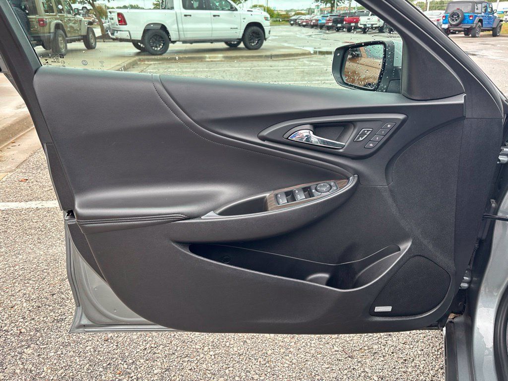 Used 2024 Chevrolet Malibu LT FWD image 31