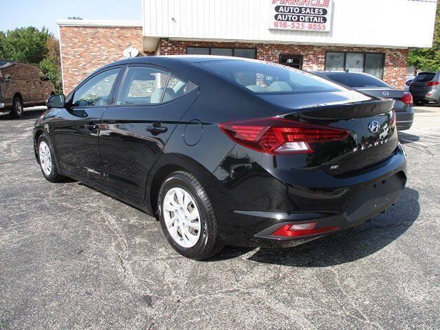Used 2020 Hyundai Elantra SE FWD image 3