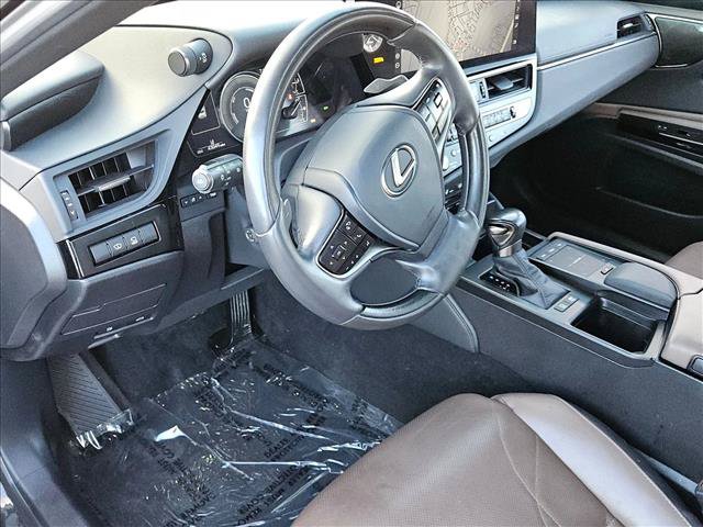 Used 2022 Lexus ES 300h w/ Accessory Package FWD image 9