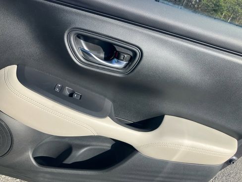 Certified 2023 Honda HR-V LX image 31