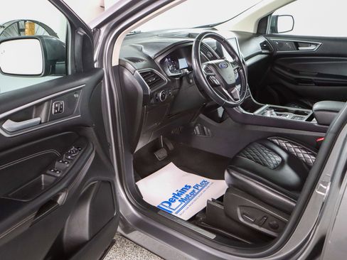Used 2023 Ford Edge Titanium image 3