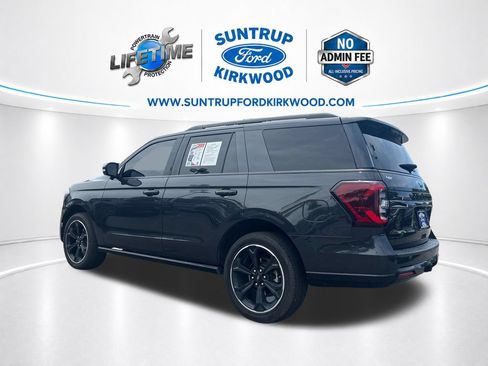 Used 2024 Ford Expedition Limited AWD/4WD image 3