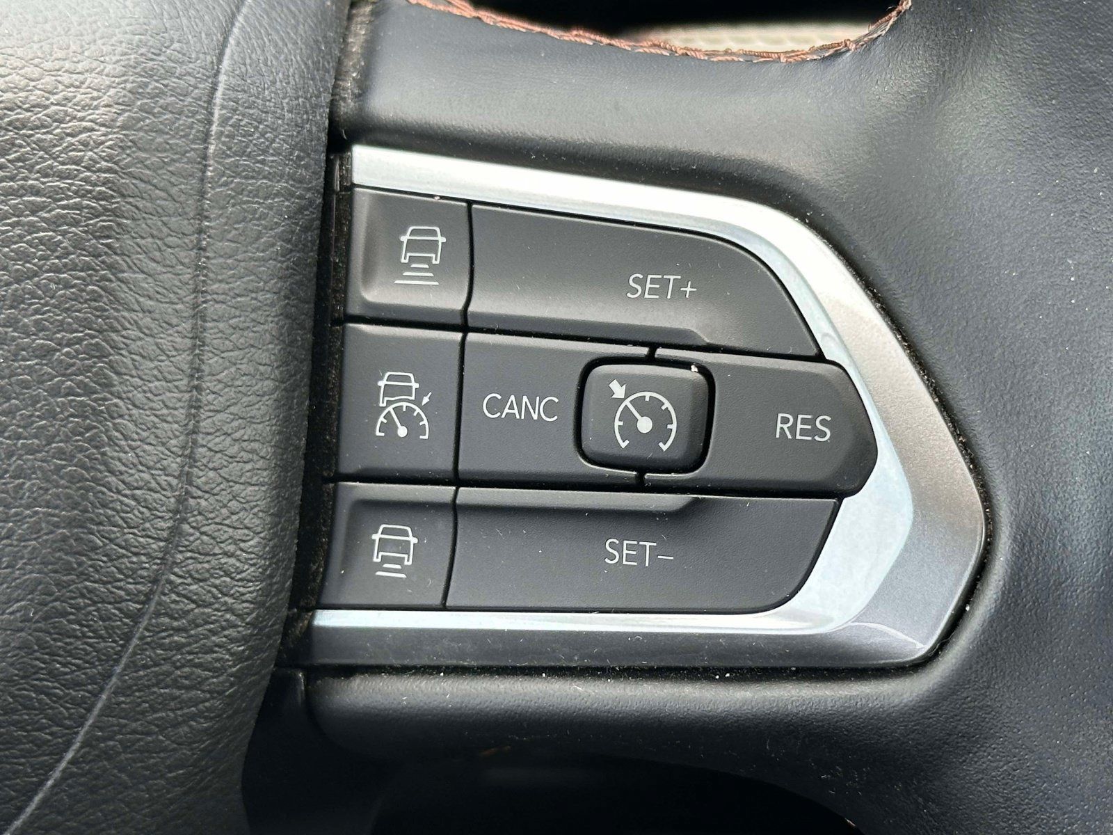 Used 2022 Jeep Compass Limited AWD/4WD image 23