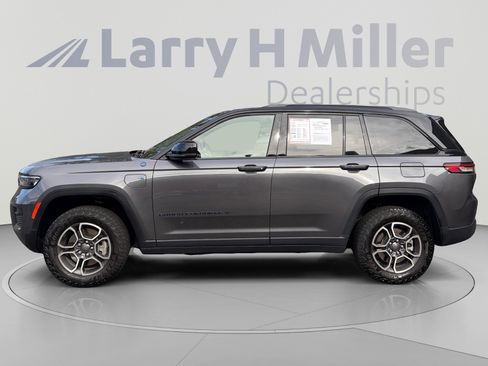 Used 2023 Jeep Grand Cherokee Trailhawk w/ Luxury Tech Group III AWD/4WD image 2