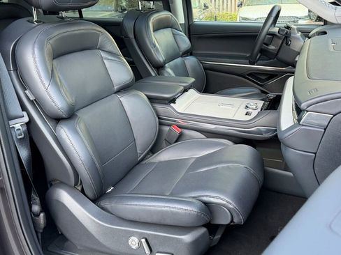 Certified 2025 Lincoln Navigator Reserve AWD/4WD image 11