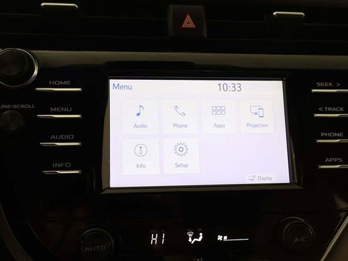 Used 2018 Toyota Camry SE image 40