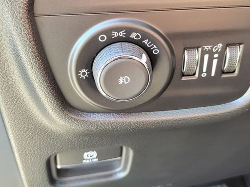 New 2025 Jeep Grand Cherokee Limited image 32