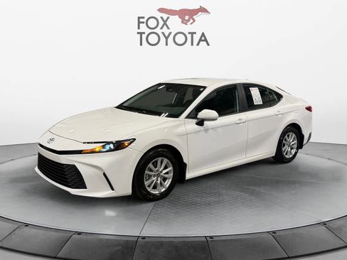 Used 2026 Toyota Camry LE w/ Convenience Package FWD image 1
