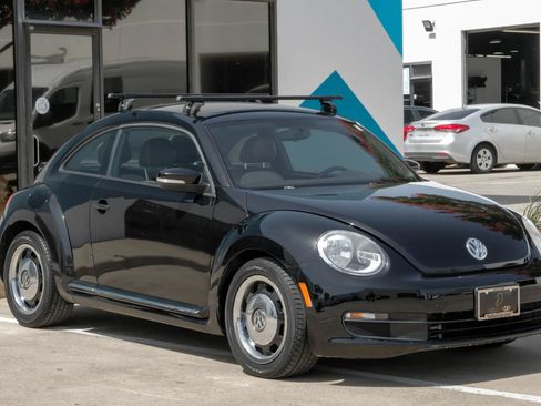 Used 2015 Volkswagen Beetle 1.8T Classic FWD image 8