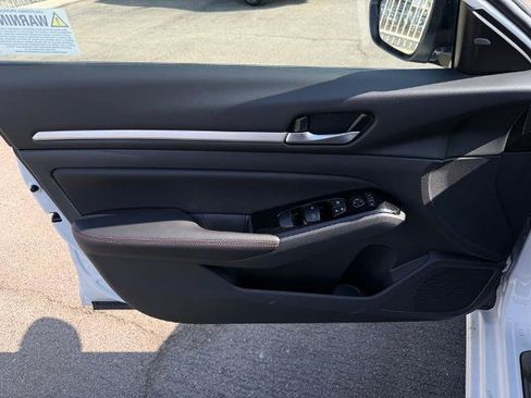 New 2025 Nissan Altima 2.5 SR image 18