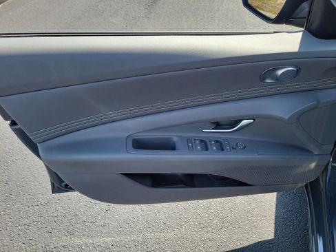 Used 2025 Hyundai Elantra SEL FWD image 13