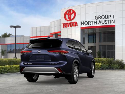 New 2026 Toyota Highlander Platinum image 9
