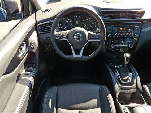 Used 2021 Nissan Rogue Sport SL w/ Premium Package image 11