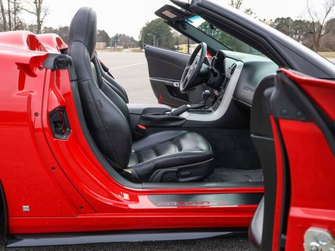 Used 2005 Chevrolet Corvette Convertible w/ Preferred Equipment Group image 36
