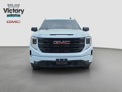 Used 2022 GMC Sierra 1500 Elevation w/ X31 Off-Road Package AWD/4WD image 2