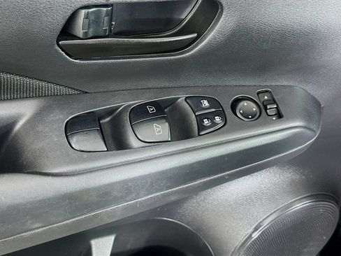 Used 2022 Nissan Kicks S FWD image 17