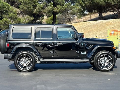 Used 2024 Jeep Wrangler Unlimited image 3