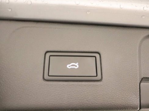 Used 2023 Volkswagen Atlas SE w/ Panoramic Sunroof Package FWD image 18