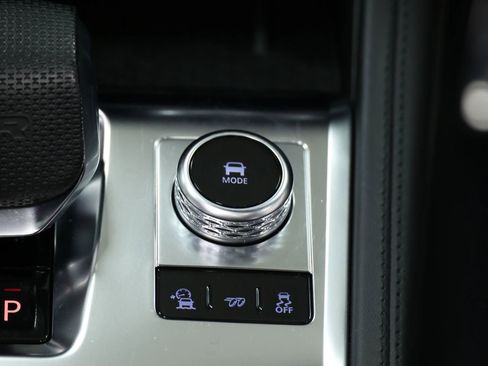 Used 2021 Jaguar F-PACE SVR image 39