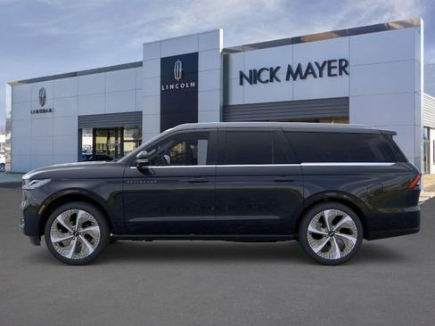 New 2026 Lincoln Navigator L Black Label AWD/4WD image 3
