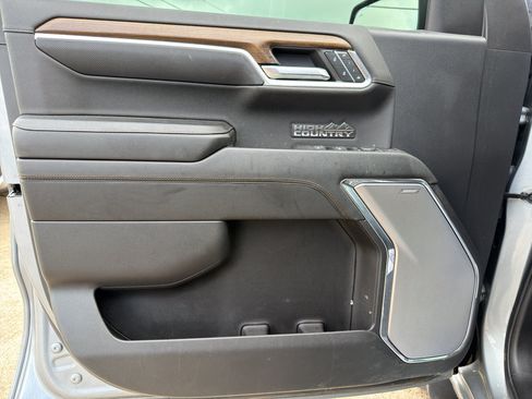 Used 2024 Chevrolet Silverado 1500 High Country w/ Technology Package AWD/4WD image 16