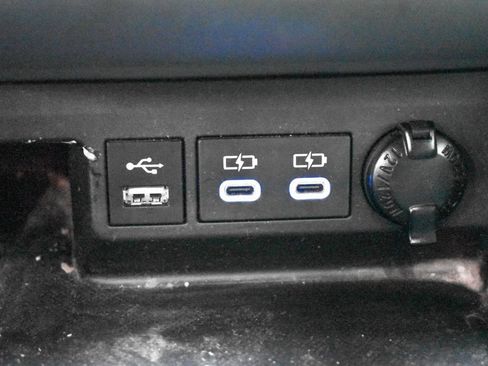 Used 2022 Toyota Highlander LE image 22