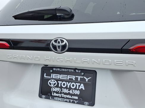 Used 2024 Toyota Grand Highlander XLE image 30