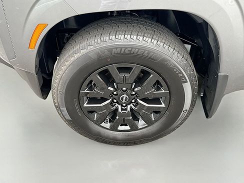 Used 2024 Nissan Frontier SV w/ SV Convenience Package image 25