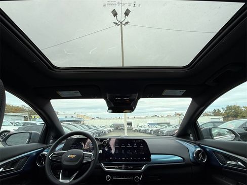 New 2026 Chevrolet Equinox EV LT image 21