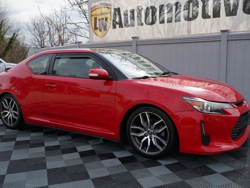 Used 2015 Scion tC image 2