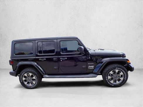 Used 2018 Jeep Wrangler Unlimited Sahara AWD/4WD image 5