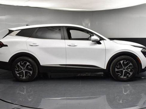 Used 2025 Kia Sportage EX FWD image 8