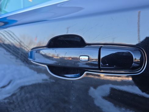 Used 2023 Chevrolet Traverse LT image 13