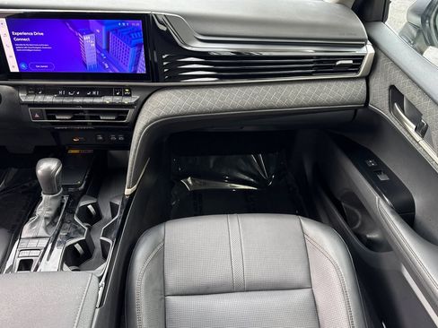 Used 2025 Toyota Camry XLE image 28