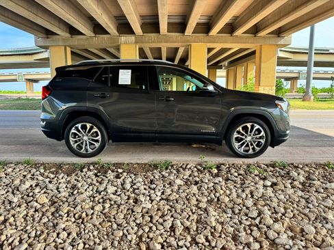 Used 2020 GMC Terrain SLT w/ Preferred Package image 2