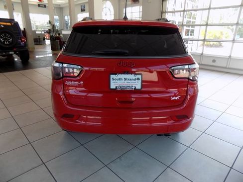 Certified 2022 Jeep Compass Limited AWD/4WD image 6