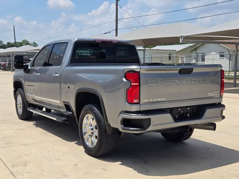 Used 2024 Chevrolet Silverado 2500 High Country w/ High Country Premium Package AWD/4WD image 5
