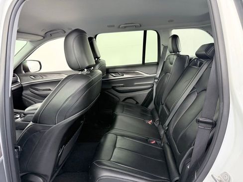 Used 2023 Jeep Grand Cherokee Limited w/ Black Appearance Package image 22