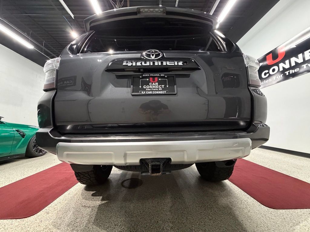 Used 2018 Toyota 4Runner TRD Off-Road Premium AWD/4WD image 16