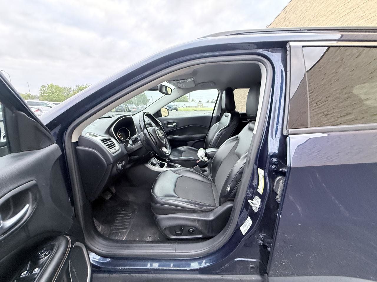 Used 2017 Jeep Compass Latitude w/ Popular Equipment Group AWD/4WD image 10