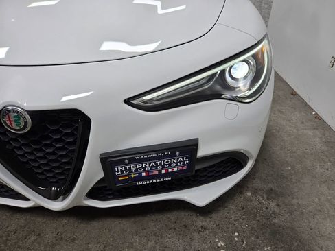 Used 2022 Alfa Romeo Stelvio Veloce image 6