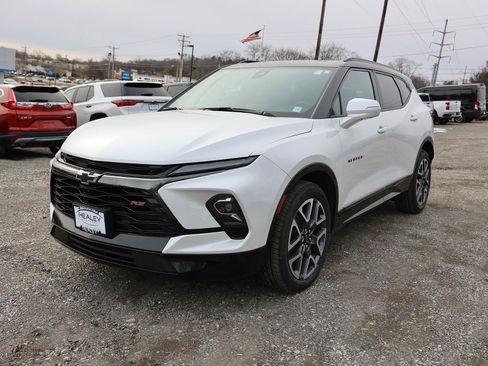 Used 2023 Chevrolet Blazer RS w/ Driver Confidence II Package image 3