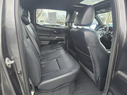 Used 2018 Toyota Tacoma Limited image 13