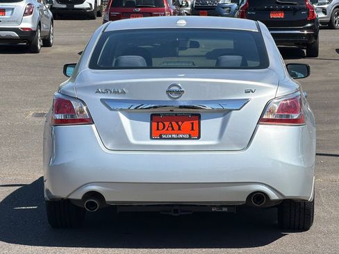 Used 2015 Nissan Altima 2.5 SV FWD image 6